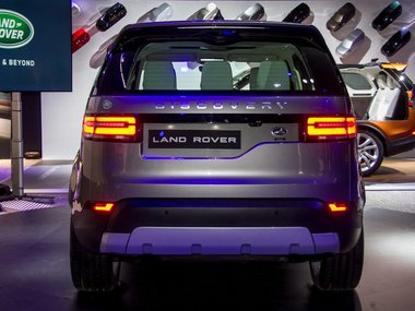 slide image for gallery: 23003 | Land Rover Discovery