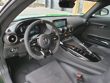 slide image for gallery: 24307 | Mercedes-AMG