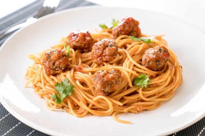 Спагетти с фрикадельками, спагетти с мясными шариками