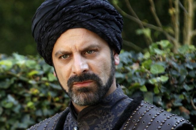 Озан Гювен в сериале «Великолепный век»