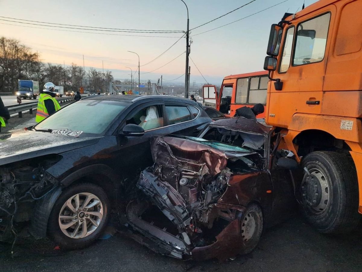 Массовая авария произошла в районе Ближнего Борисово - Новости Mail.ru