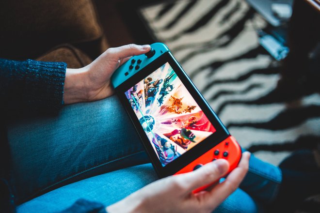 Изображение Nintendo Switch — самой популярной актуальной консоли Nintendo на данный момент.