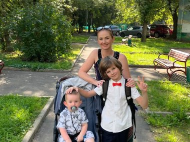 Лена Катина с сыновьями Александром и Демьяном Лена Катина с сыновьями Александром и Демьяном