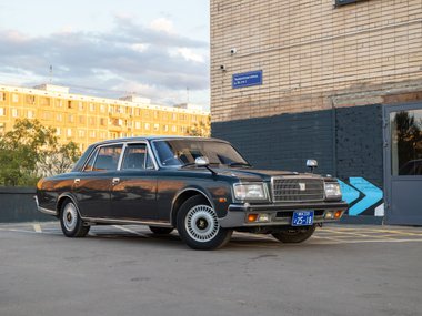 Toyota Century: лимузин для императора