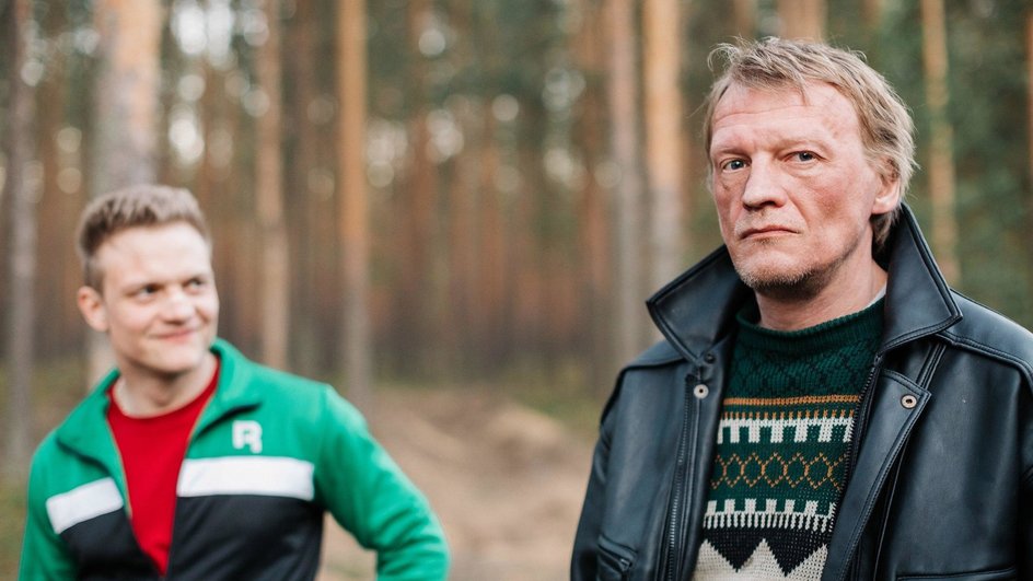 Евгений Ткачук и Алексей Серебряков в фильме «Как Витька Чеснок вез Леху Штыря в дом инвалидов» Евгений Ткачук и Алексей Серебряков в фильме «Как Витька Чеснок вез Леху Штыря в дом инвалидов»