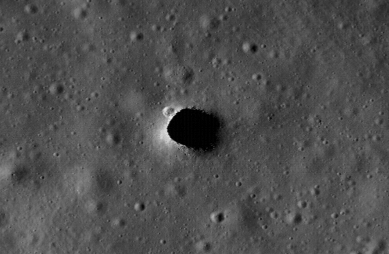 Яма на плато Marius Hills (Источник изображения: NASA)