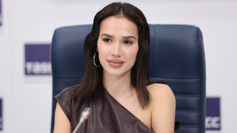 Алина Загитова, сделавшая макияж частью имиджа Алина Загитова, сделавшая макияж частью имиджа