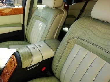 slide image for gallery: 28019 | Rolls-Royce из России арестовали из-за кожи крокодила