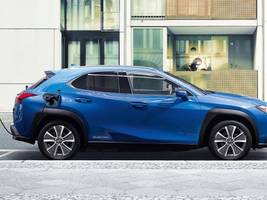 slide image for gallery: 26400 | Lexus UX 300e