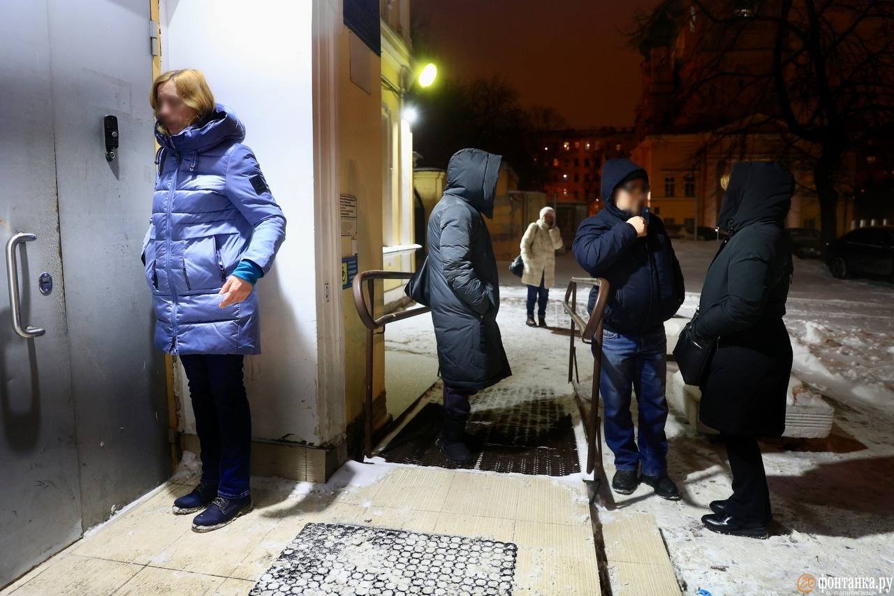 Детский лепет. Полиция Петербурга пересчитала в ТРЦ «Галерея» «офников» и  «реданов» - Новости Mail.ru