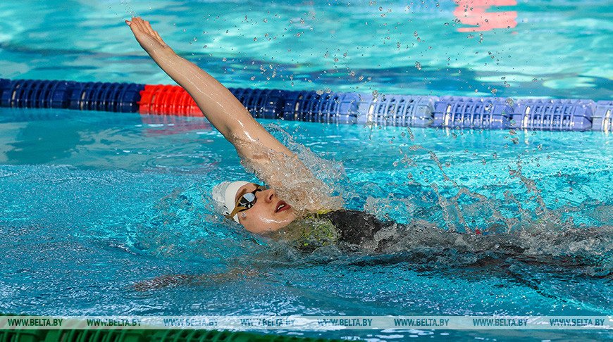 Анастасия Шкурдай и Алина Змушко остановились в шаге от наград на этапе Кубка мира по плаванию в Венгрии