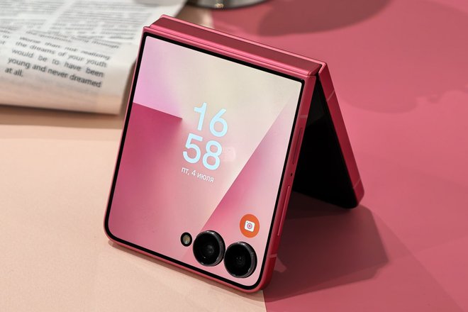 Складной смартфон Samsung Galaxy Z Flip7 Складной смартфон Samsung Galaxy Z Flip7