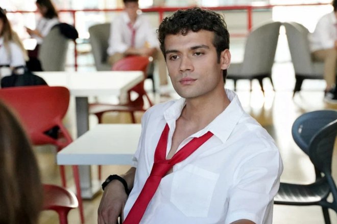 Джанер Топчу в сериале «Услышь меня» Джанер Топчу в сериале «Услышь меня»