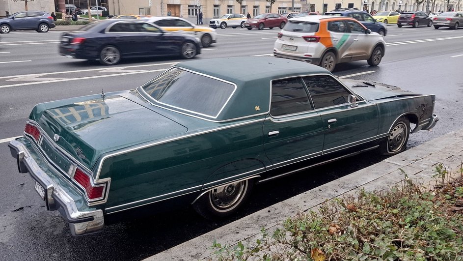 На садовом сгорел Mercury Grand Marquis