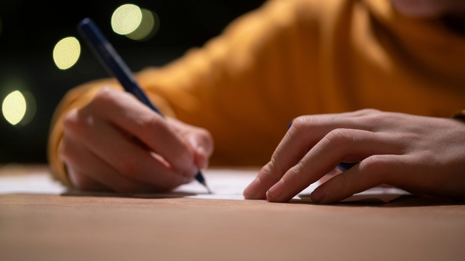 Участники эксперимента создают шуточные подписи к комиксам Участники эксперимента создают шуточные подписи к комиксам