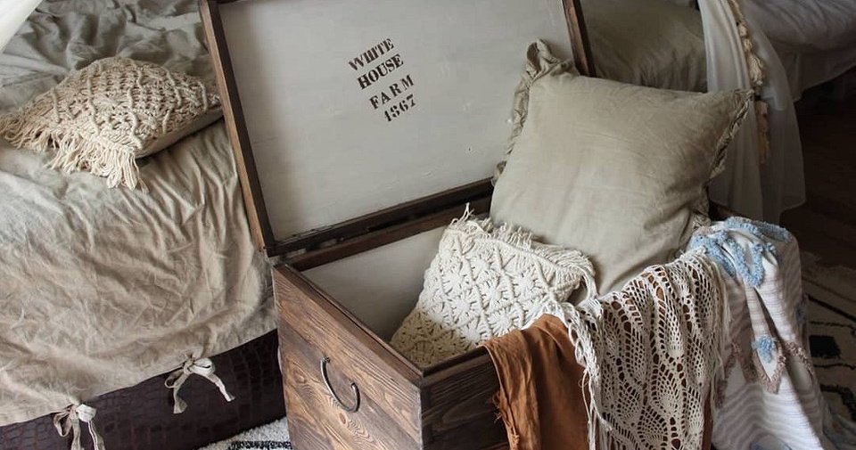 7 красивых и удобных идей для хранения текстиля в спальне