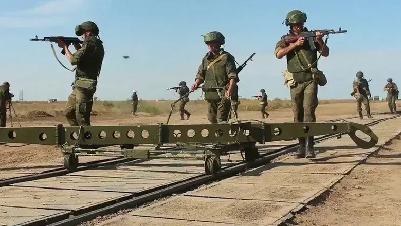 Отряд Железнодорожных войск на боевом посту.