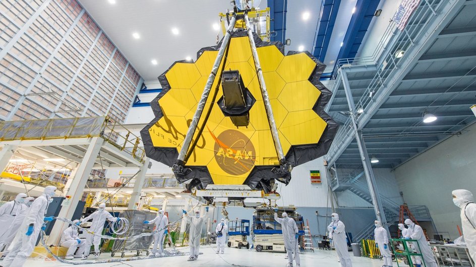 Телескоп Уэбба с логотипом NASA Телескоп Уэбба с логотипом NASA