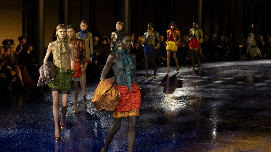 Показ Saint Laurent Показ Saint Laurent