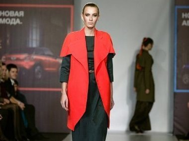 Slide image for gallery: 3349 | Комментарий lady.mail.ru: Бренд Miranovich не боится одевать женщин в яркие наряды