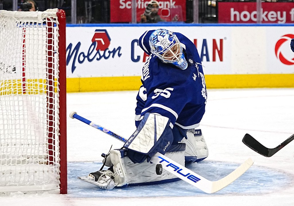 «Торонто» победил «Лос-Анджелес» в НХЛ, Самсонов оформил шатаут
