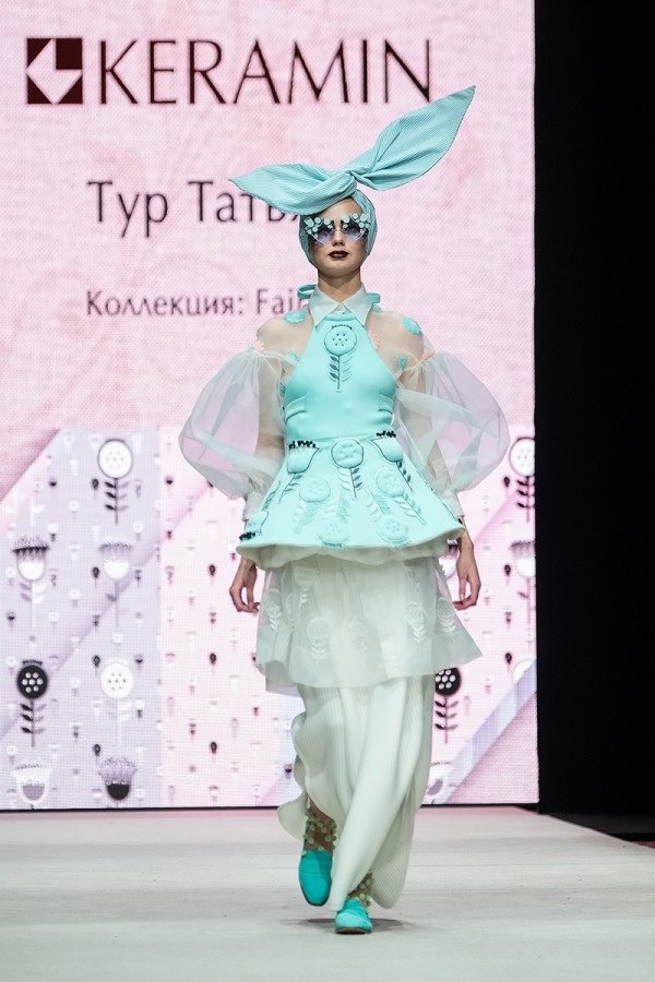 На создание наряда победительницу вдохновила коллекция плитки Fairy Tail