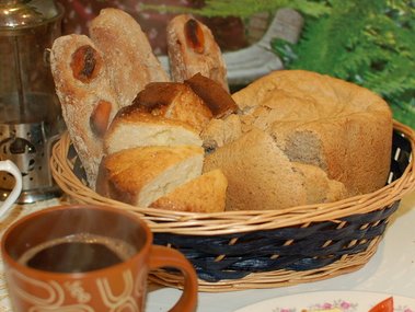 Slide image for gallery: 5010 | Комментарий «Леди Mail.Ru»: корзина домашнего хлеба к завтраку