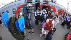 Желающих отправиться на юг летом много, поэтому количество железнодорожных рейсов в направлении Черноморского побережья в этом году увеличат почти до 30 тысяч. /