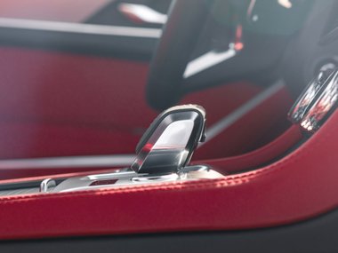 slide image for gallery: 26574 | Jaguar F-Pace