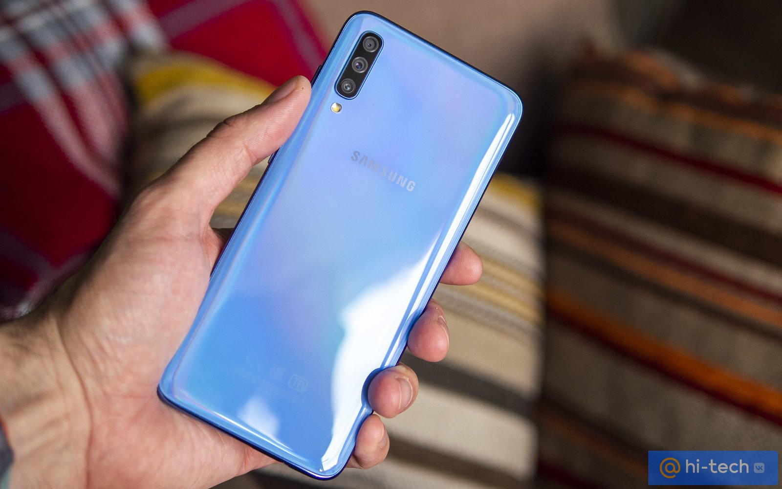 Обзор Samsung Galaxy A70: огромный экран и батарея по доступной цене -  Hi-Tech Mail.ru