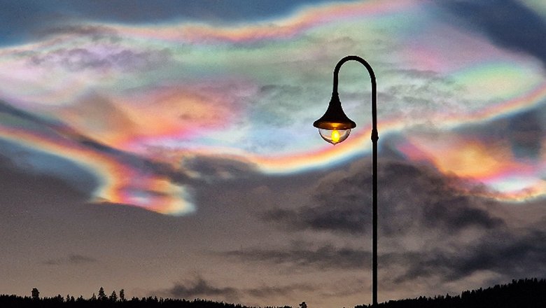 Облака радужного цвета наблюдались по всей Арктике в течение нескольких дней подряд.