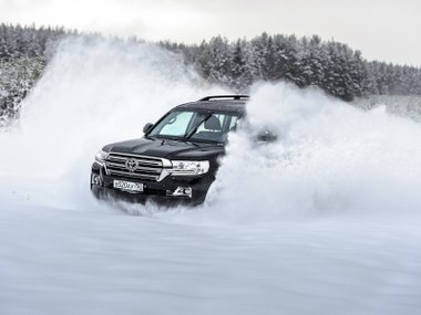 slide image for gallery: 18962 | Land Cruiser 200