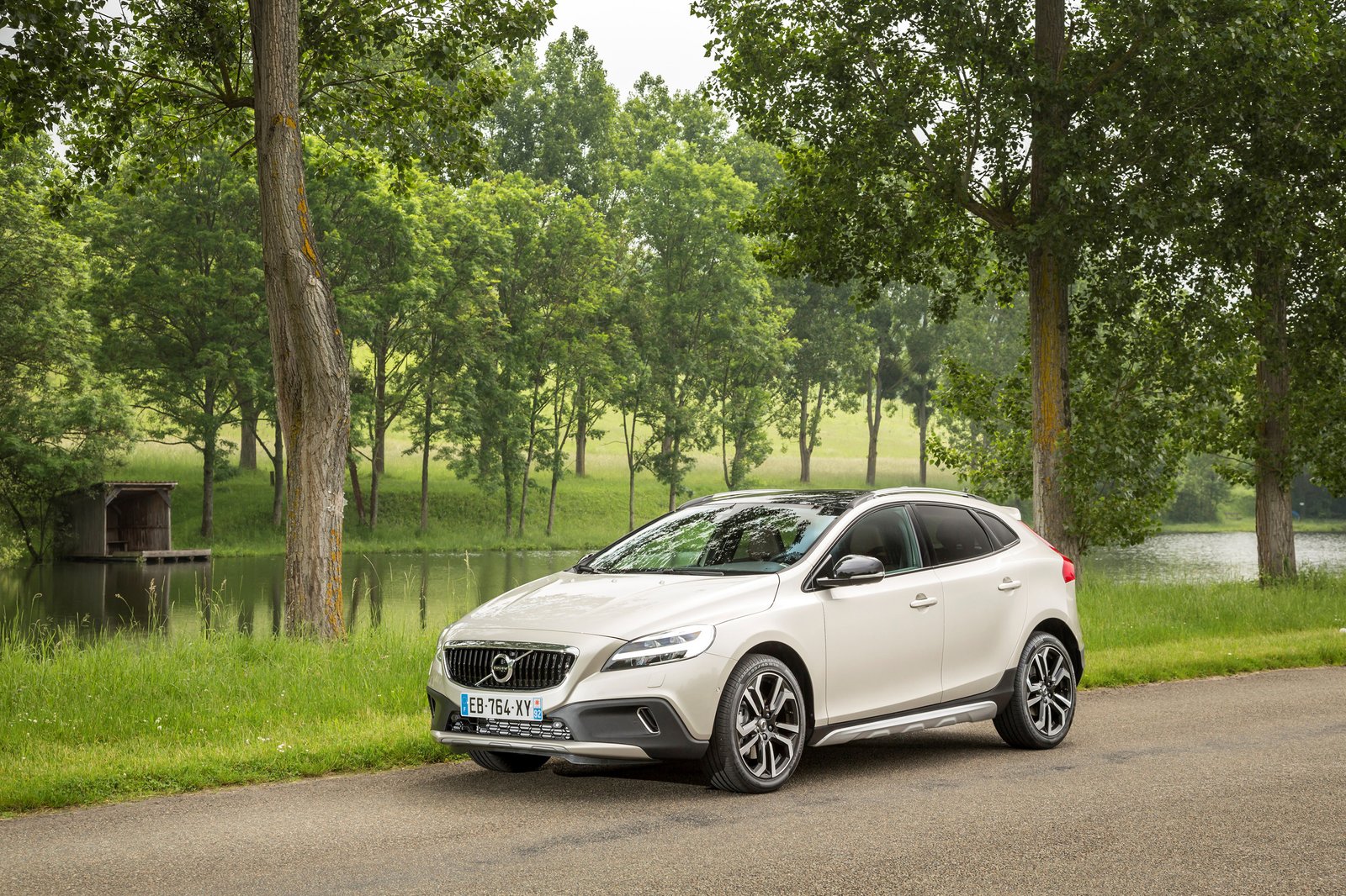 Стоит ли брать Volvo V40 Cross Country с пробегом