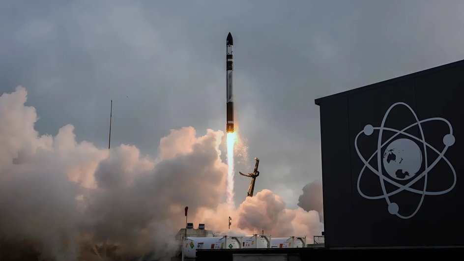 Старт ракеты Electron общий план Старт ракеты Electron общий план