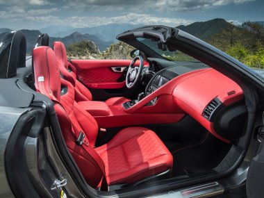 slide image for gallery: 22028 | Jaguar F-Type SVR