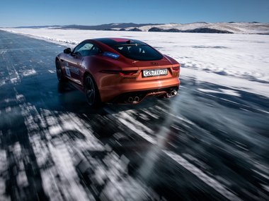 slide image for gallery: 27678 | Jaguar F-Type