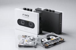 Разные версии FiiO CP13. Фото: FiiO