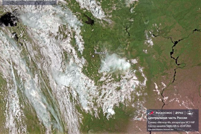 "Роскосмос" показал надвигающийся на Москву ураган на снимке из космоса