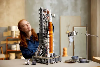 Набор LEGO с ракетой