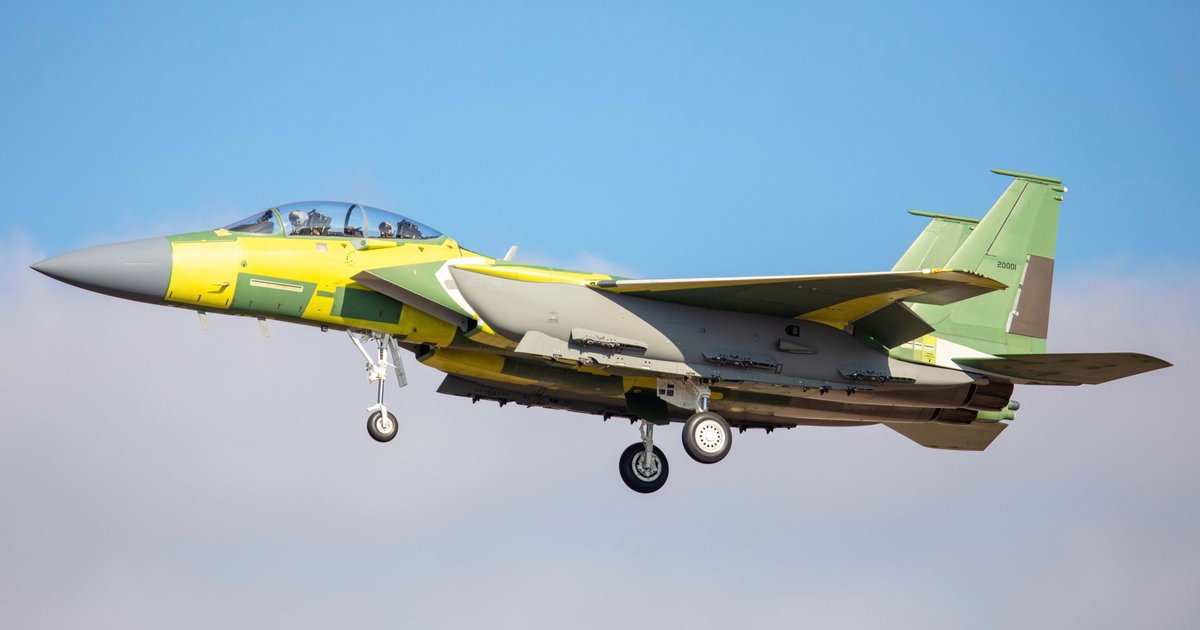 Новый истребитель F-15EX впервые поднялся в небо