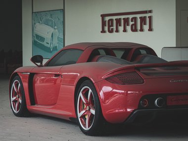 slide image for gallery: 26391 | Porsche Carrera GT