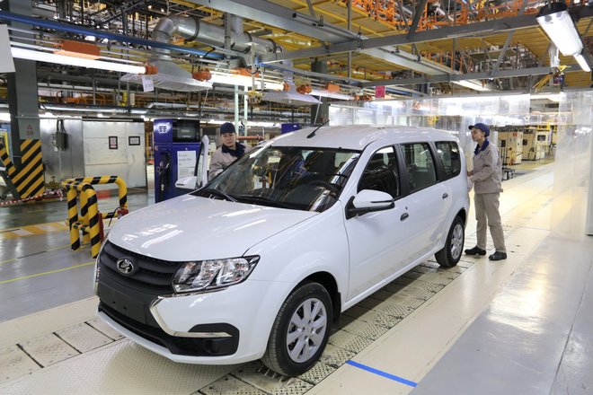 Производство Lada Largus на заводе в Ижевске. Сборка