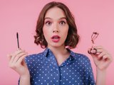 щипцы тушь макияж девушка щипцы тушь макияж девушка