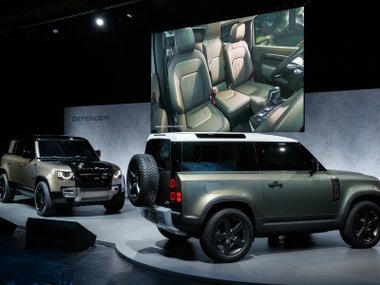 slide image for gallery: 24992 | Land Rover Defender
