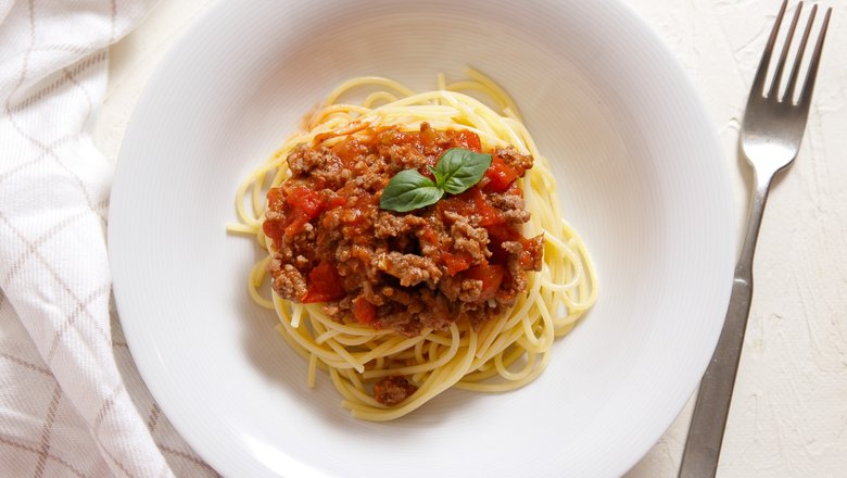 Спагетти с говяжьим фаршем и помидорами