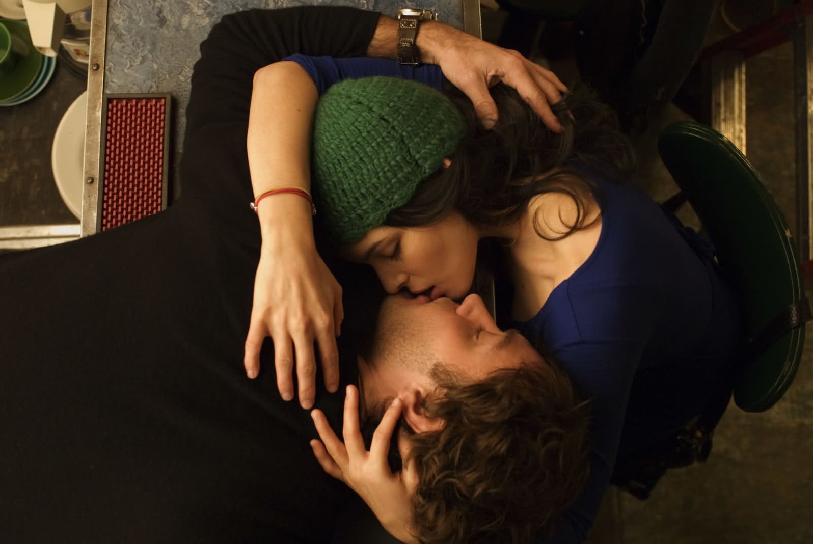 10 сцен поцелуев в фильмах и сериалах года, которые мы запомним навсегда
