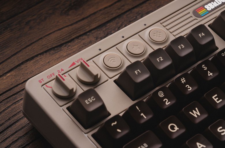 8BitDo Retro Mechanical Keyboard С64 Edition