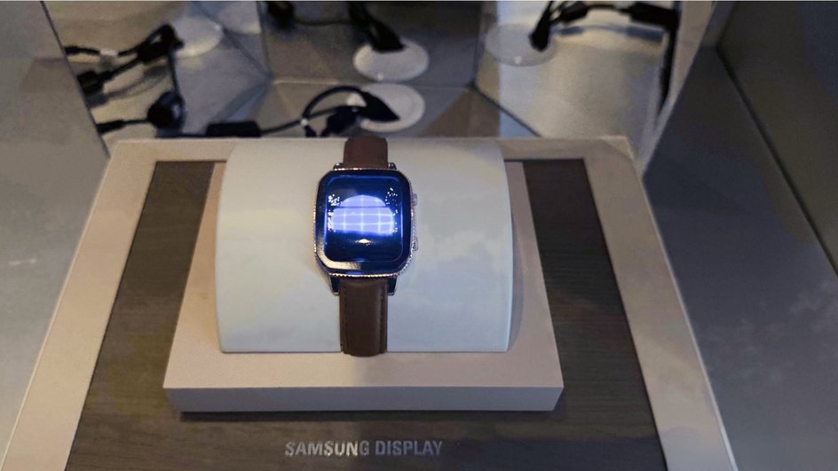 Прототип умных часов Samsung Micro-LED Watch на выставке CES 2025