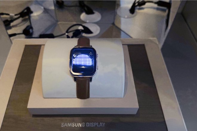 Прототип умных часов Samsung Micro-LED Watch на выставке CES 2025