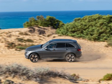 slide image for gallery: 24163 | Mercedes-Benz GLC
